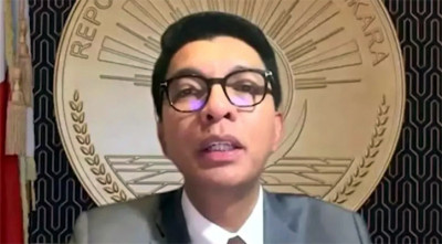 পালিয়ে গিয়েও লাইভে এসে মাদাগাস্কারের সংসদ ভেঙে দিলেন প্রেসিডেন্ট রাজোয়েলিনা